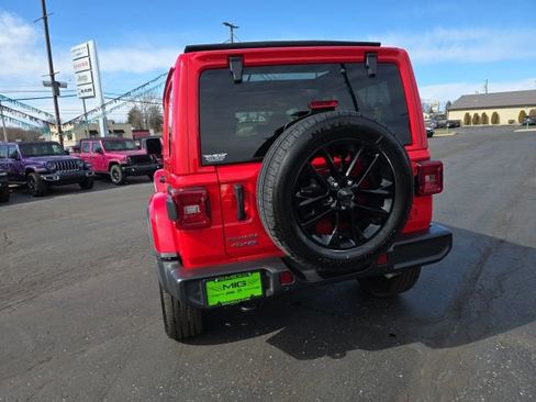 Used 2025 Jeep Wrangler Unlimited Sahara w/ Safety Group AWD/4WD image 9