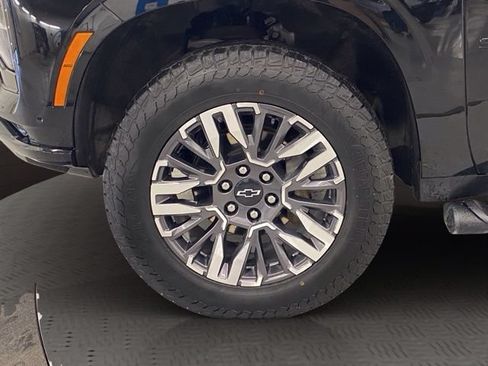 Used 2026 Chevrolet Suburban Z71 AWD/4WD image 16