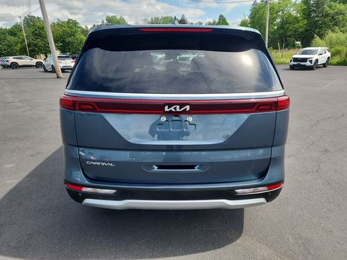 Used 2024 Kia Carnival EX FWD image 7