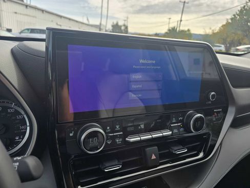 New 2026 Toyota Highlander XLE image 28