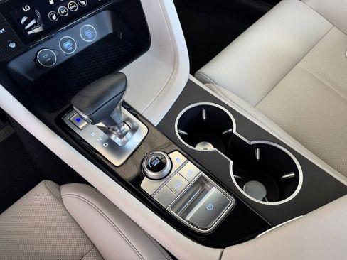 Used 2025 Genesis G70 2.5T image 41