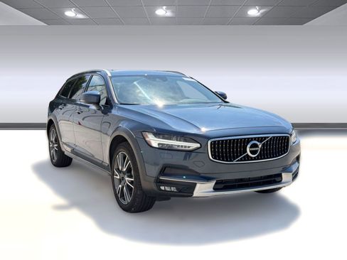 Used 2018 Volvo V90 T6 Cross Country w/ Protection Package Plus AWD/4WD image 7