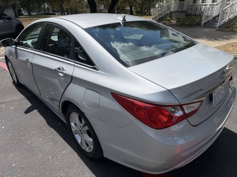 Used 2011 Hyundai Sonata Limited FWD image 3