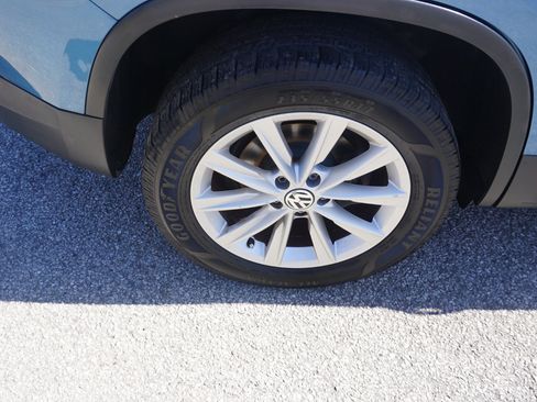 Used 2018 Volkswagen Tiguan Limited w/ Premium Package image 10