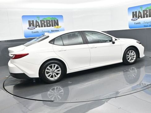 Used 2025 Toyota Camry LE image 6