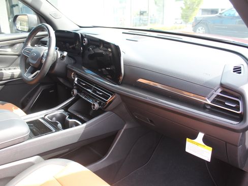 New 2027 Chevrolet Traverse Z71 w/ Enhanced Driving Package AWD/4WD image 20