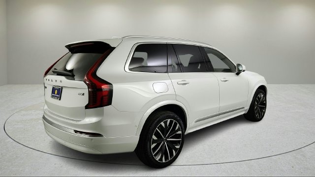 Used 2026 Volvo XC90 B6 Plus w/ Protection Package AWD/4WD image 4