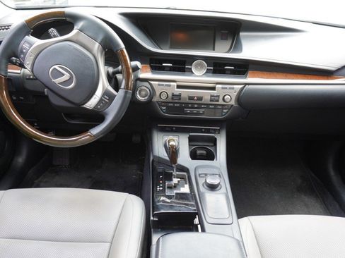 Used 2014 Lexus ES 350 w/ Premium Package FWD image 12