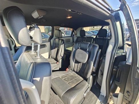 Used 2017 Dodge Grand Caravan SXT image 9