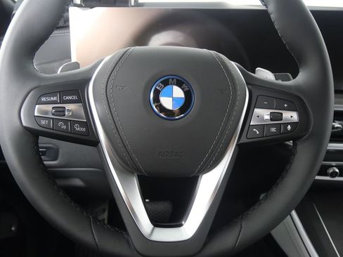 Used 2025 BMW X5 xDrive50e w/ Premium Package image 19