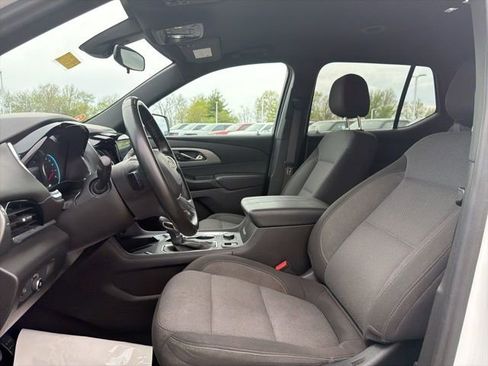 Used 2023 Chevrolet Traverse LT image 28
