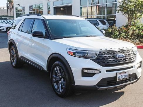 Used 2022 Ford Explorer XLT w/ Equipment Group 202A RWD image 3
