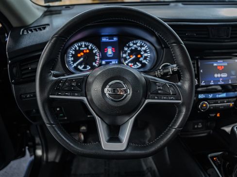 Used 2020 Nissan Rogue SV FWD image 31