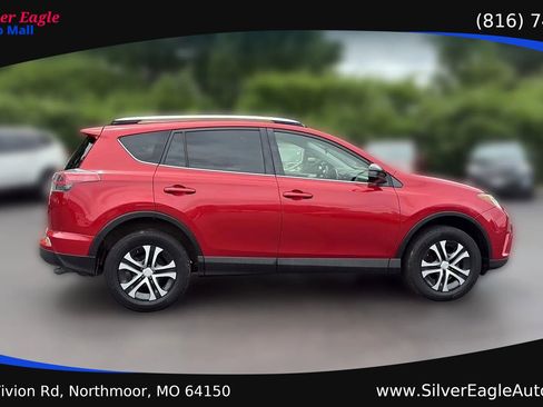Used 2016 Toyota RAV4 LE FWD image 6