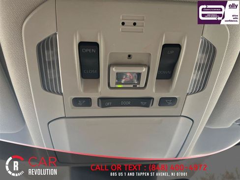 Used 2021 Toyota Highlander XLE FWD image 12