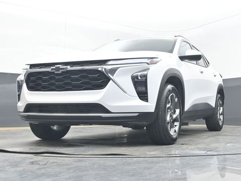 New 2026 Chevrolet Trax LT w/ Driver Confidence Package FWD image 22