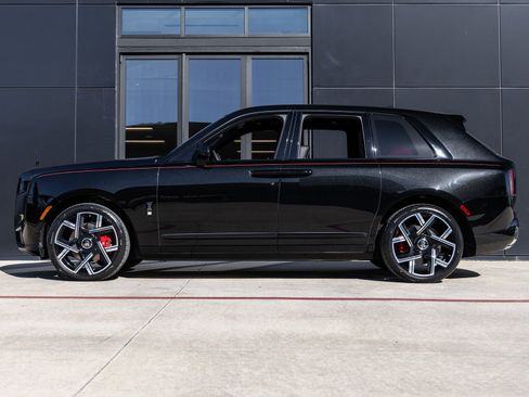 New 2026 Rolls-Royce Cullinan Black Badge image 3