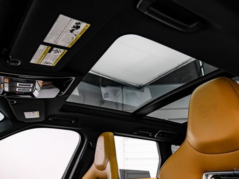 Used 2020 Land Rover Range Rover Sport SVR image 38