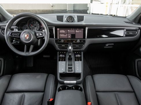 Certified 2026 Porsche Macan image 12