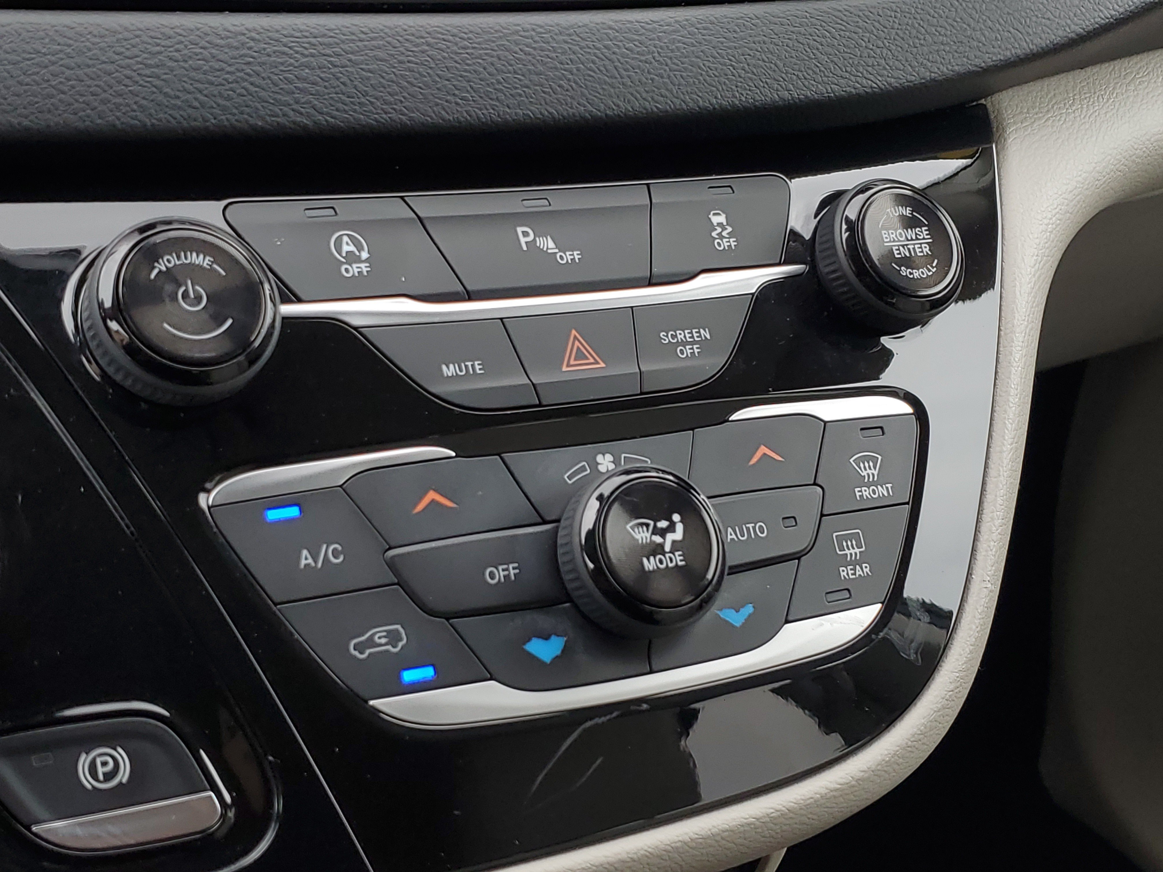 Used 2018 Chrysler Pacifica Touring-L FWD image 26