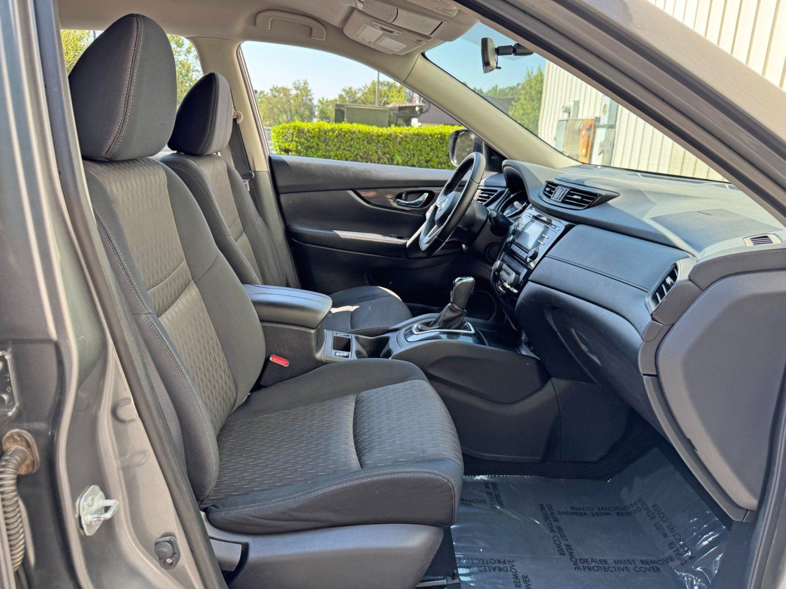 Used 2017 Nissan Rogue SV FWD image 14