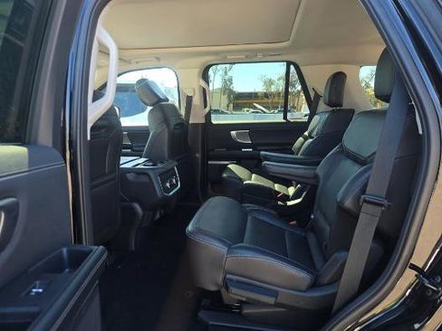 Used 2025 Ford Expedition Platinum image 13