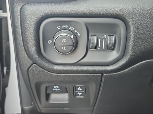 Certified 2025 RAM 1500 Laramie w/ Night Edition RWD image 27