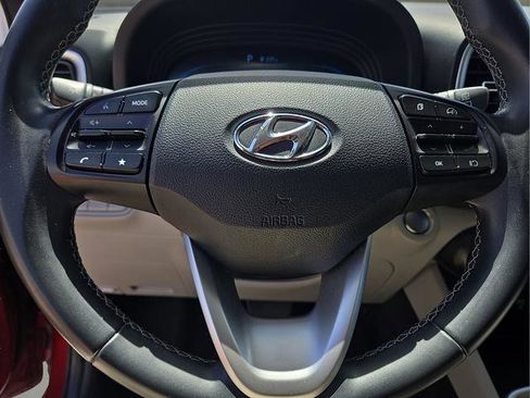Used 2024 Hyundai Venue SEL image 31