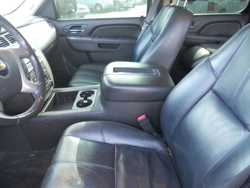 Used 2011 Chevrolet Tahoe LT w/ Luxury Package AWD/4WD image 17