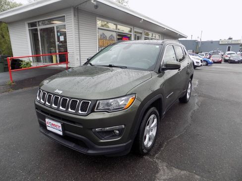 Used 2019 Jeep Compass Latitude w/ Cold Weather Group AWD/4WD image 9