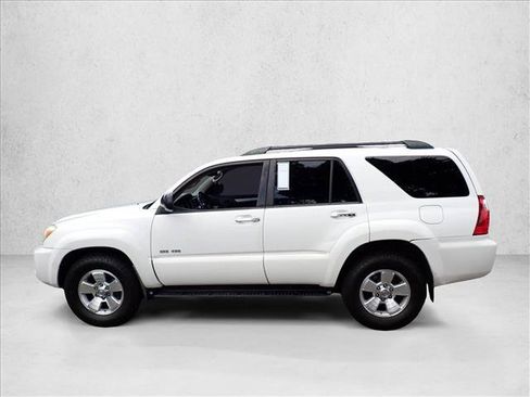 Used 2007 Toyota 4Runner SR5 AWD/4WD image 2