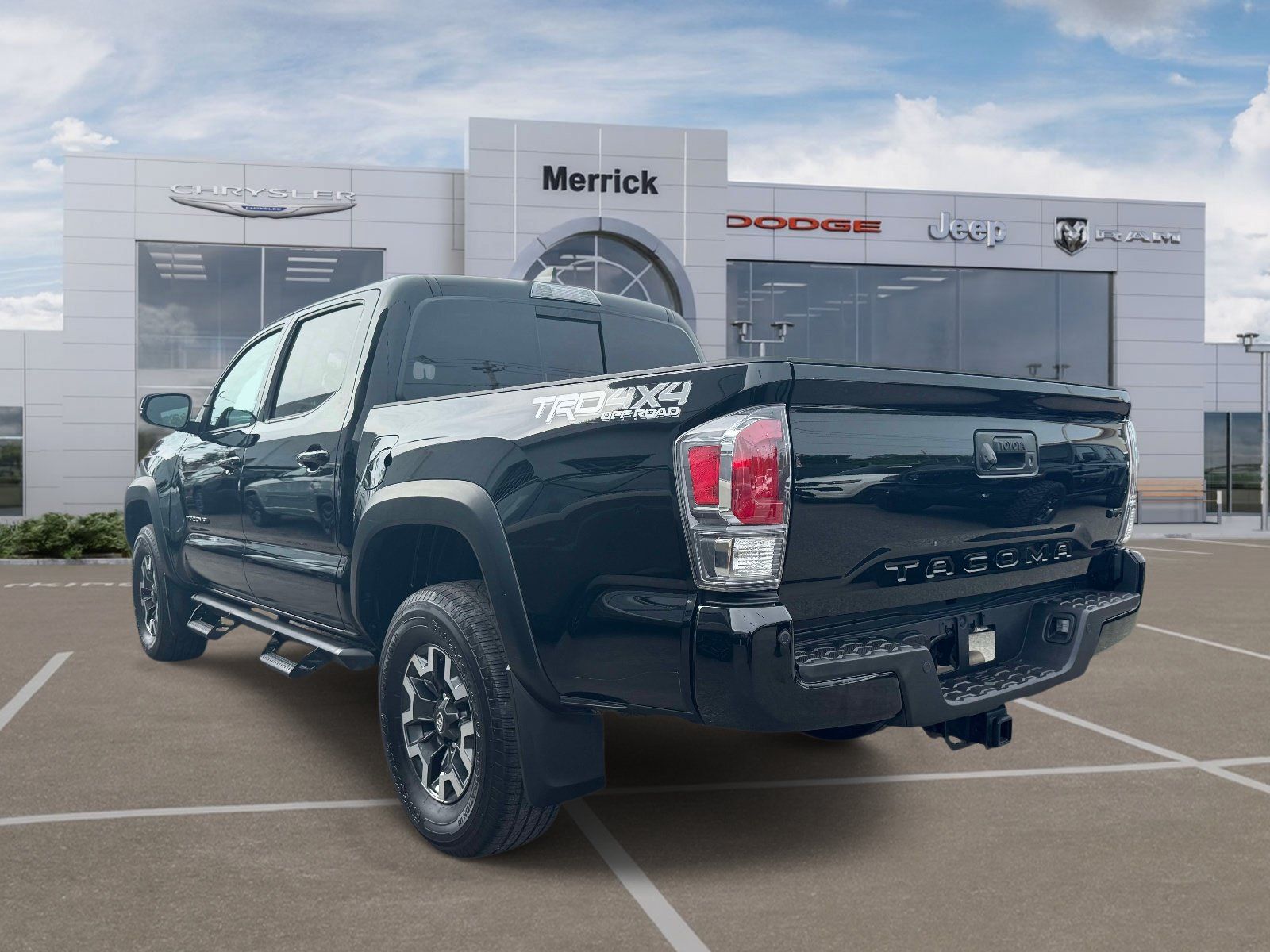 Used 2023 Toyota Tacoma TRD Off-Road w/ Advanced Technology Package AWD/4WD image 8