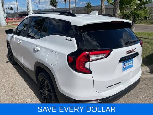Used 2024 GMC Terrain SLE w/ Driver Convenience Package FWD image 4