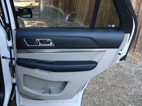 Used 2019 Ford Explorer XLT w/ Equipment Group 202A AWD/4WD image 27