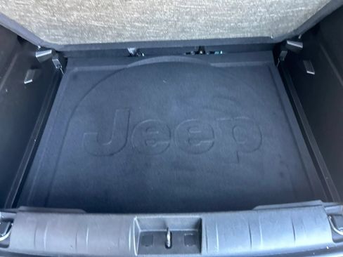 Used 2022 Jeep Renegade Latitude AWD/4WD image 21