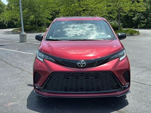 New 2026 Toyota Sienna XSE FWD image 8
