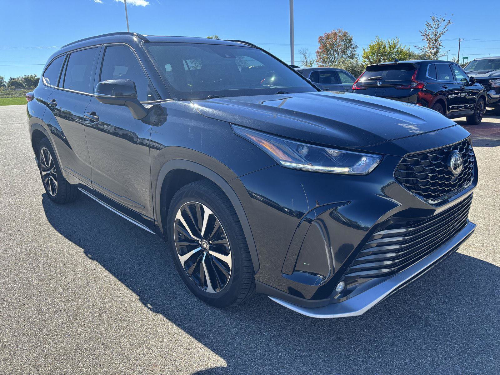 Used 2021 Toyota Highlander XSE AWD/4WD image 9