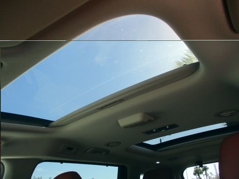 Used 2025 Kia Carnival SX Prestige FWD image 14