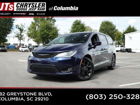Used 2019 Chrysler Pacifica Touring Plus w/ S Appearance Package FWD image 1
