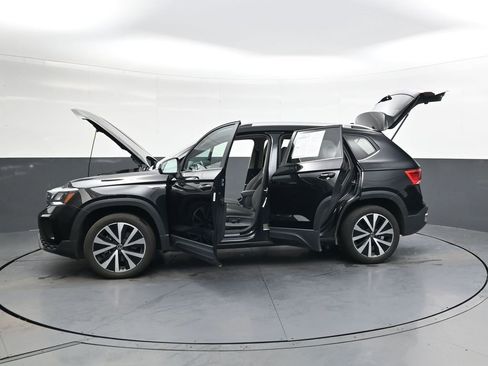 Used 2024 Volkswagen Taos SE image 46