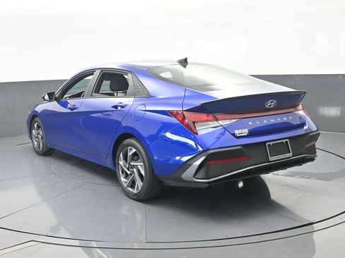 Used 2025 Hyundai Elantra Sport image 4
