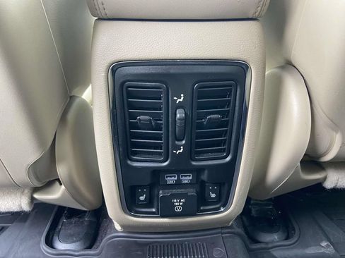 Used 2016 Jeep Grand Cherokee Limited AWD/4WD image 19