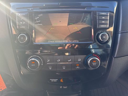 Used 2019 Nissan Rogue S image 17