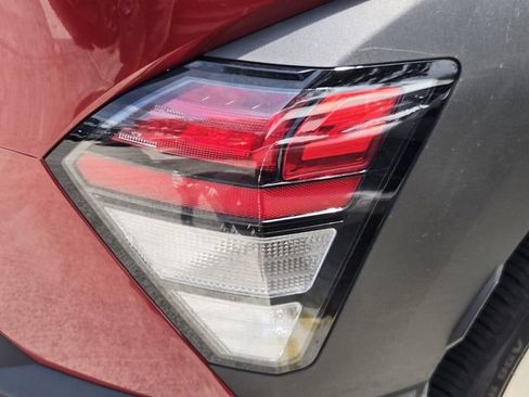Used 2024 Hyundai Kona SEL w/ Convenience Package FWD image 9