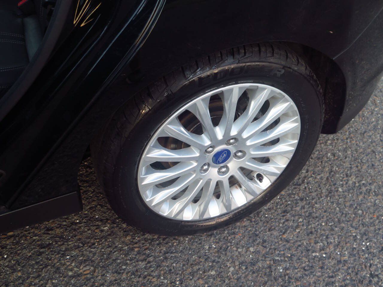 Used 2012 Ford Focus Titanium FWD image 24