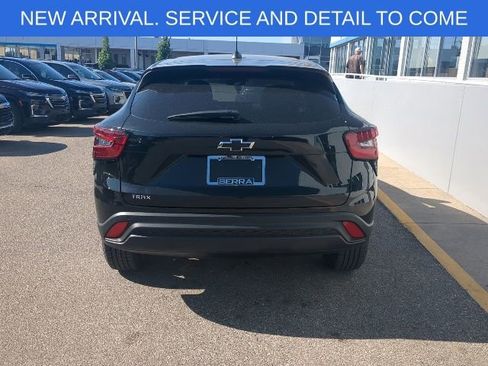 Used 2024 Chevrolet Trax LS w/ LS Convenience Package FWD image 5