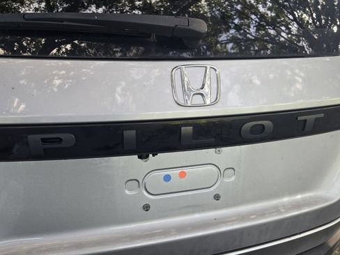 Used 2025 Honda Pilot EX-L image 13