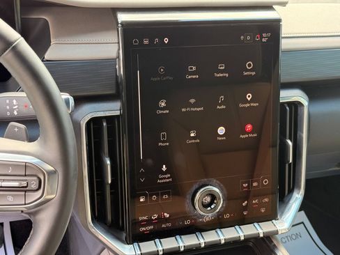 Used 2026 GMC Acadia Elevation w/ Elevation Premium Package FWD image 17
