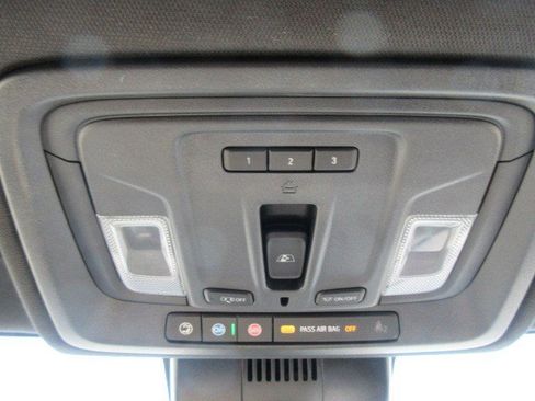 Used 2022 Chevrolet Silverado 1500 High Country w/ Technology Package image 17