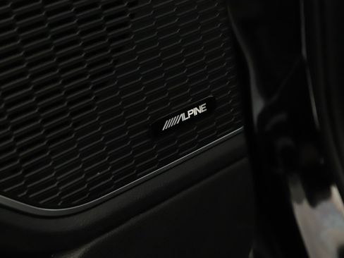 Used 2023 Jeep Grand Cherokee Limited w/ Black Appearance Package AWD/4WD image 8